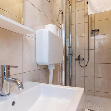 Διαμέρισμα Beautiful In With 2 Bedrooms And Wifi Grižane