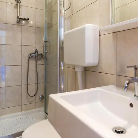 Apartment Beautiful In With 2 Bedrooms And Wifi Grizane-Belgrad