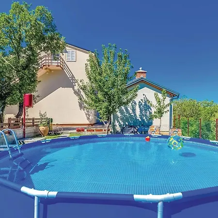 Beautiful In With 2 Bedrooms And Wifi Apartment