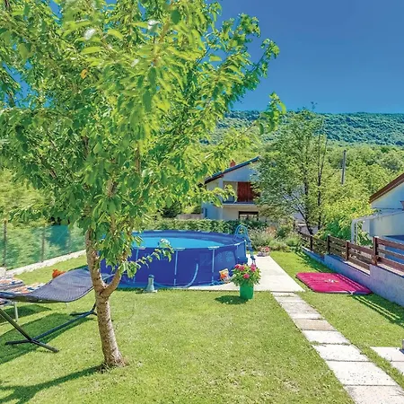 Beautiful In With 2 Bedrooms And Wifi Apartment